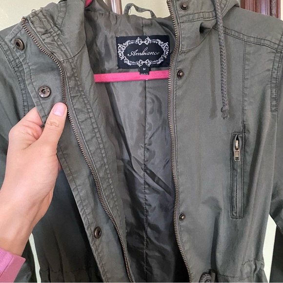 New Green Spring/Fall Jacket - Picture 5 of 7